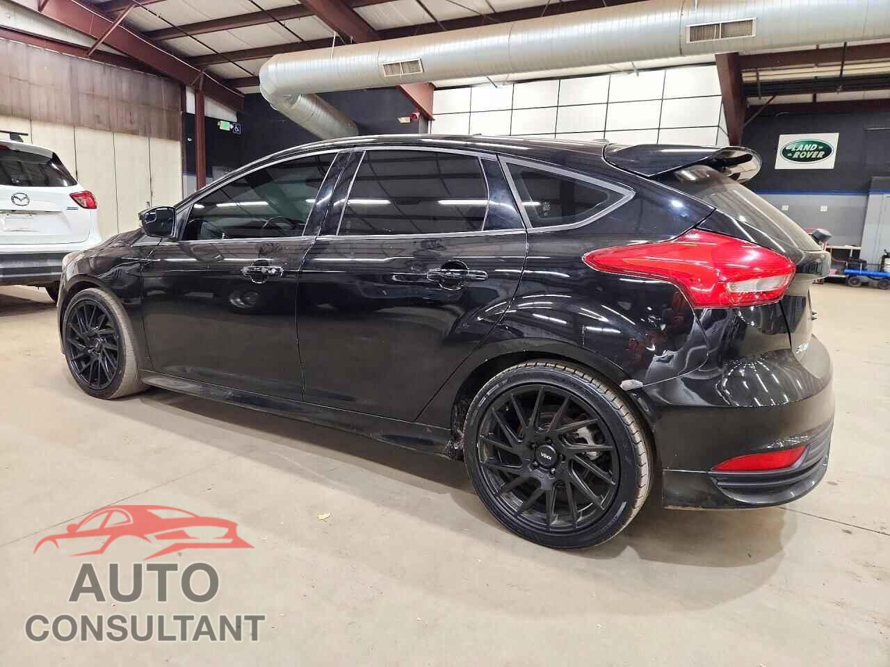 FORD FOCUS 2017 - 1FADP3L96HL311196
