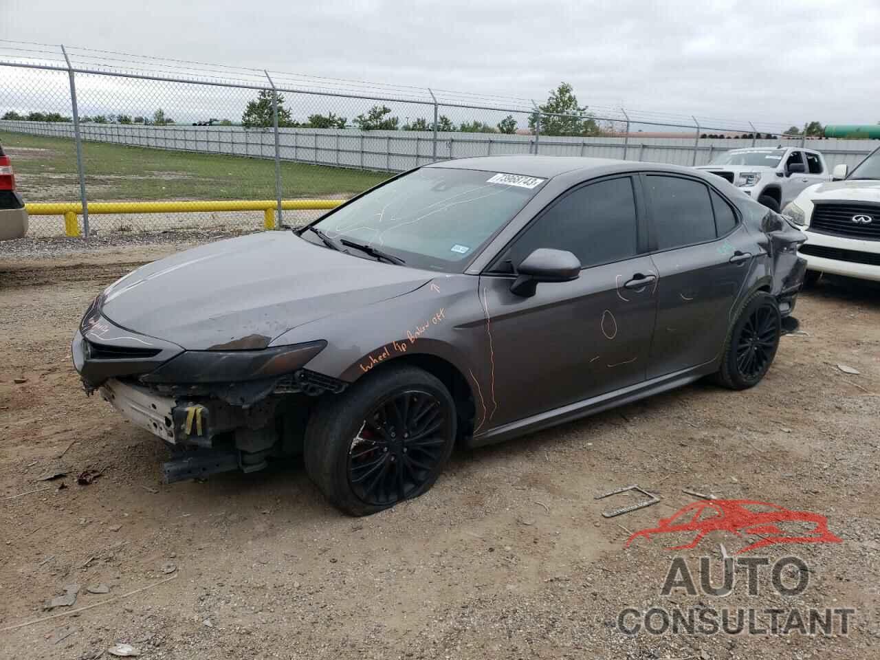 TOYOTA CAMRY 2018 - 4T1B11HK2JU085415