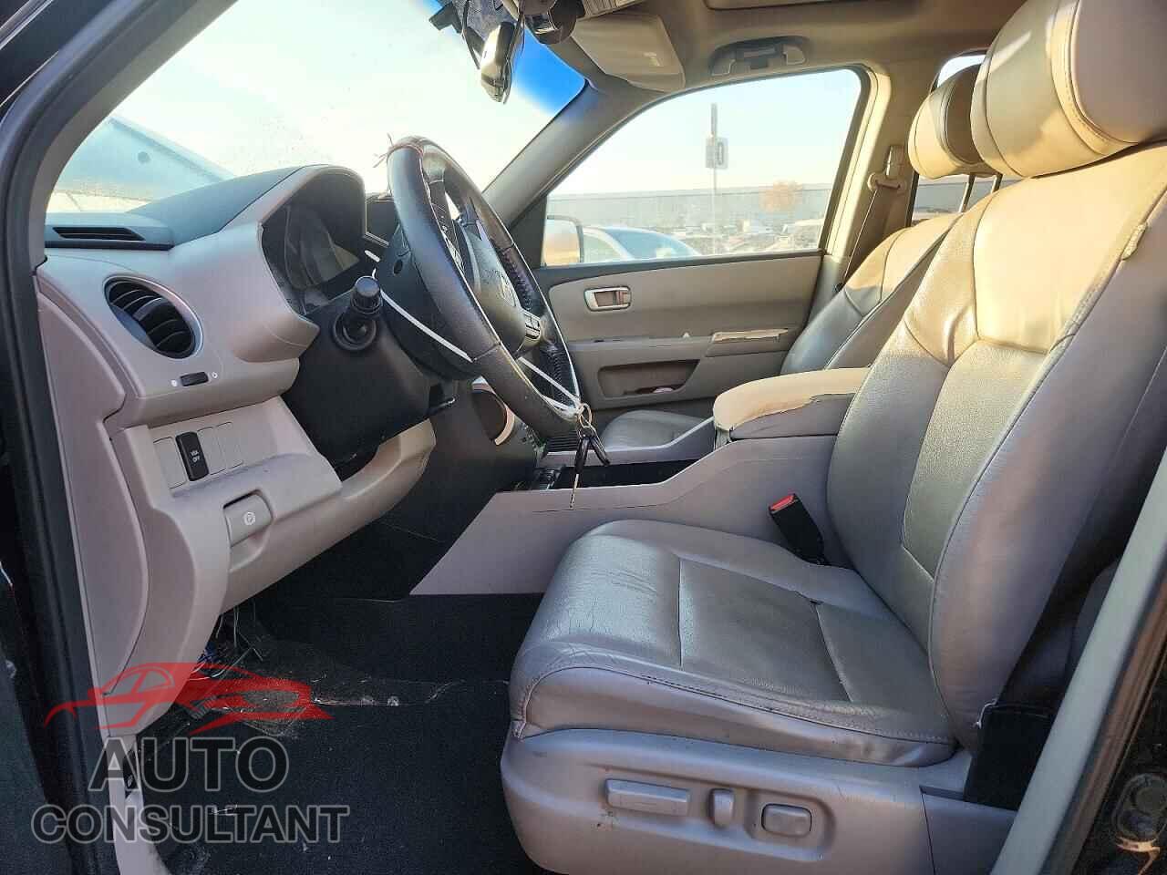 HONDA PILOT 2011 - 5FNYF4H77BB018980