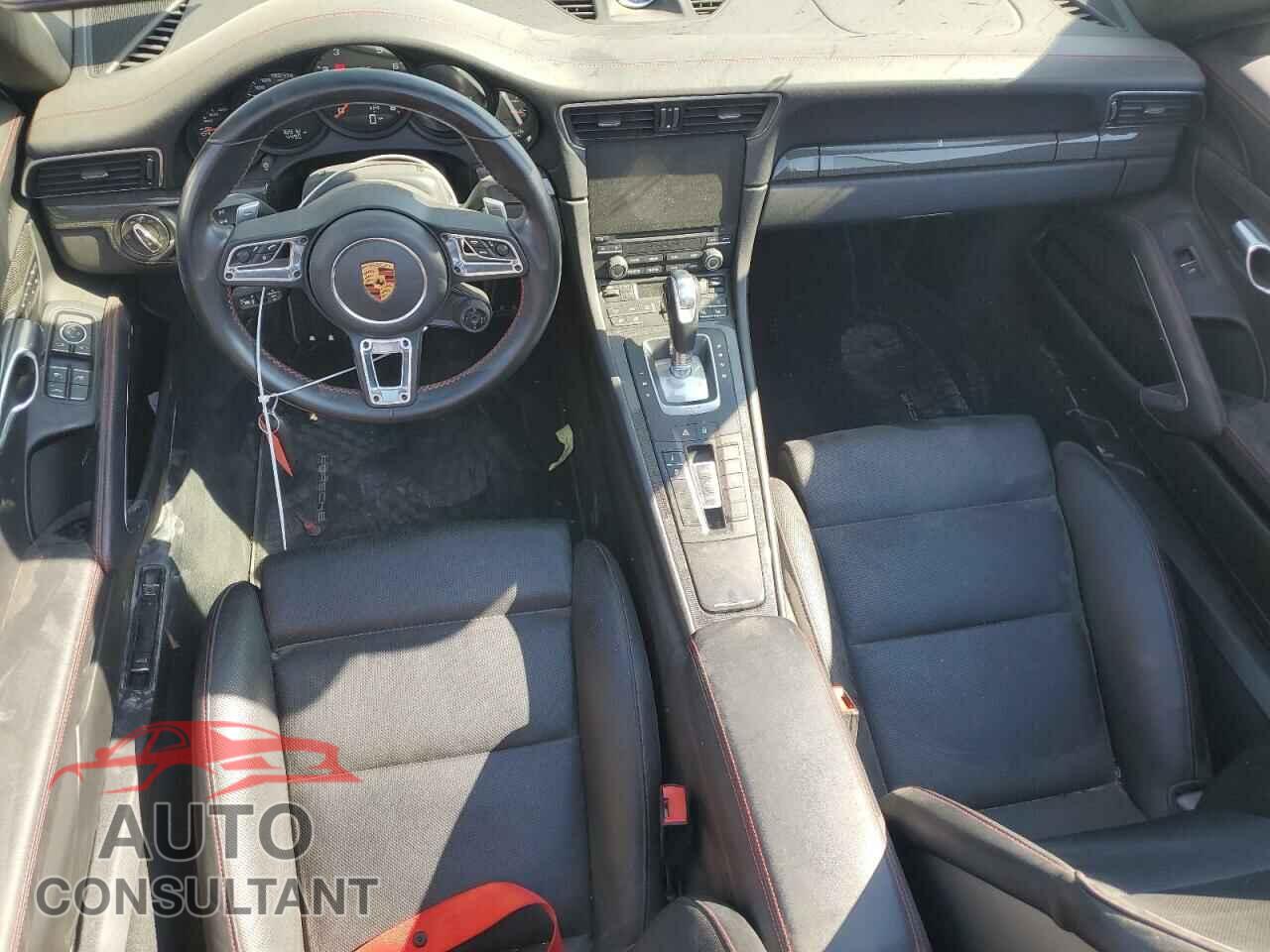 PORSCHE 911 2018 - WP0CB2A94JS147492