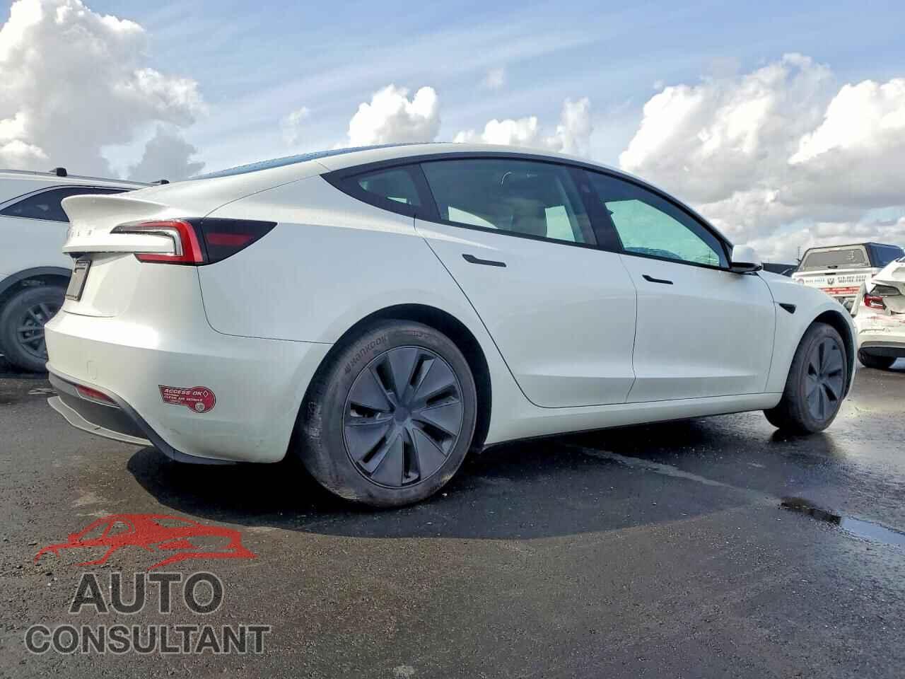 TESLA MODEL 3 2024 - 5YJ3E1EA5RF739885