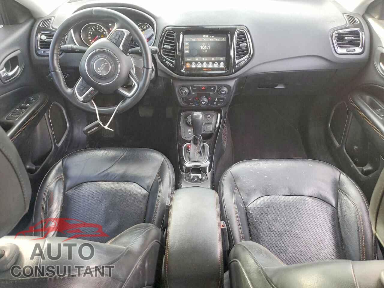 JEEP COMPASS 2018 - 3C4NJDCB3JT245810