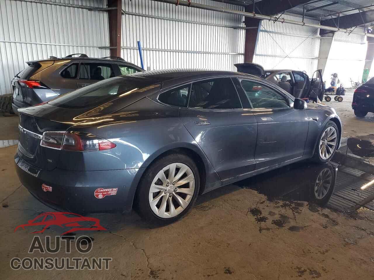 TESLA MODEL S 2017 - 5YJSA1E11HF207300