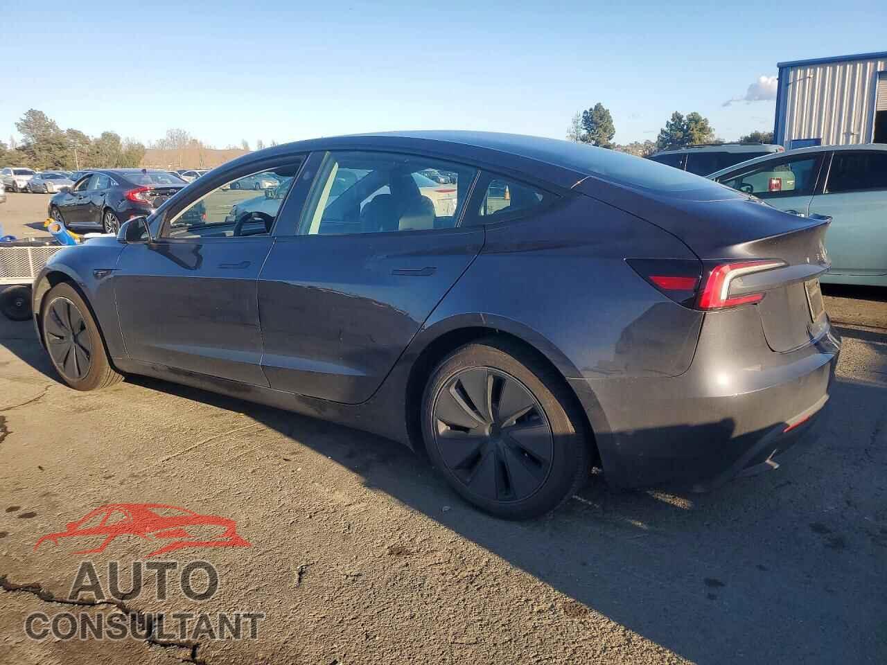 TESLA MODEL 3 2025 - 5YJ3E1EA2SF013696