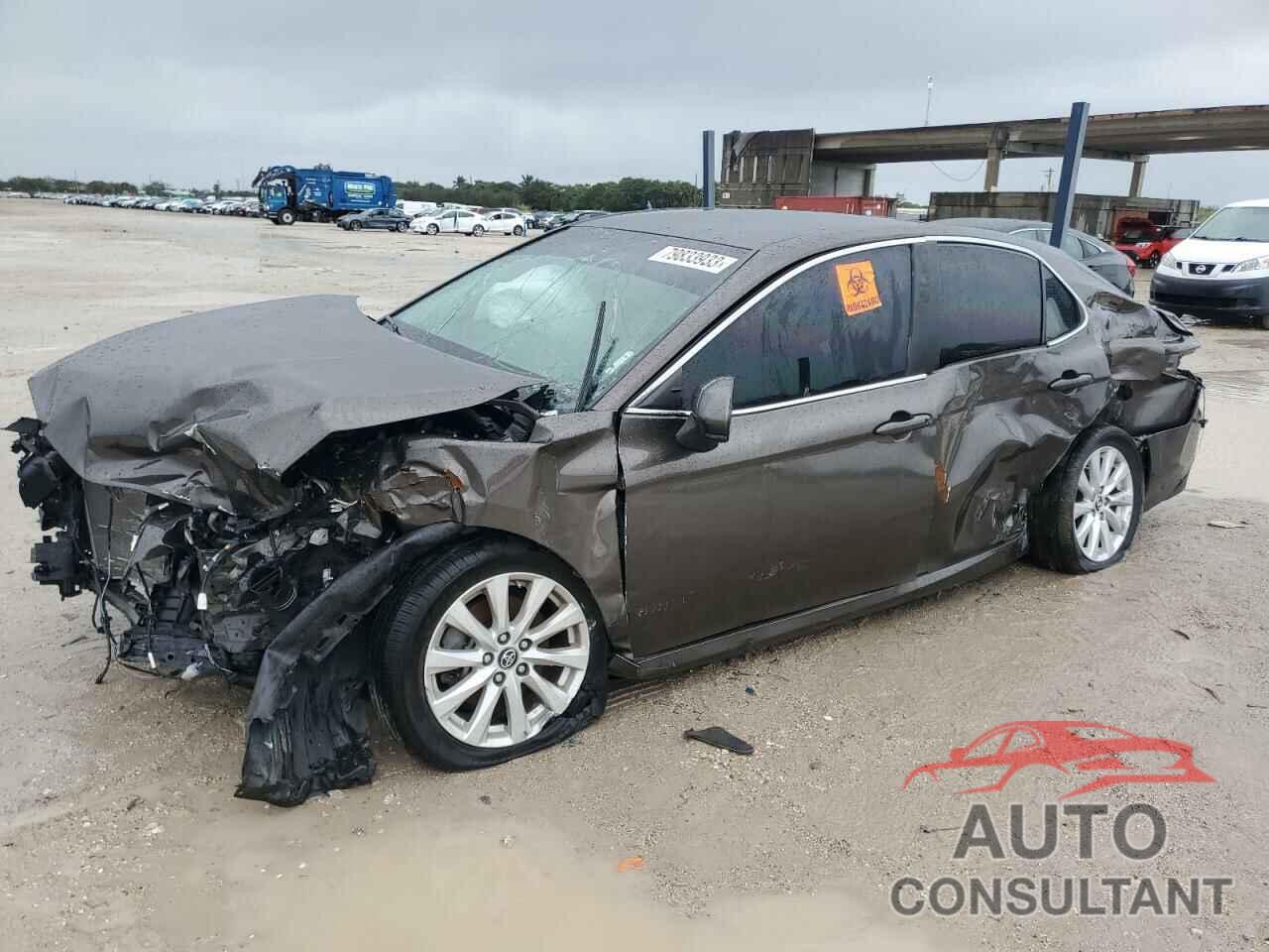 TOYOTA CAMRY 2018 - 4T1B11HK5JU572883