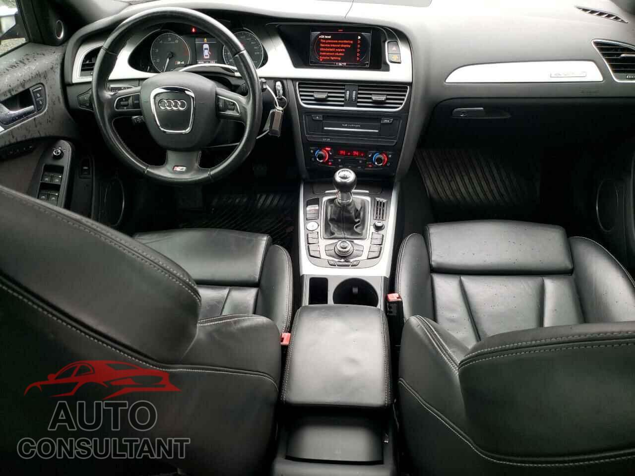 AUDI S4/RS4 2010 - WAUMGAFL2AA030551