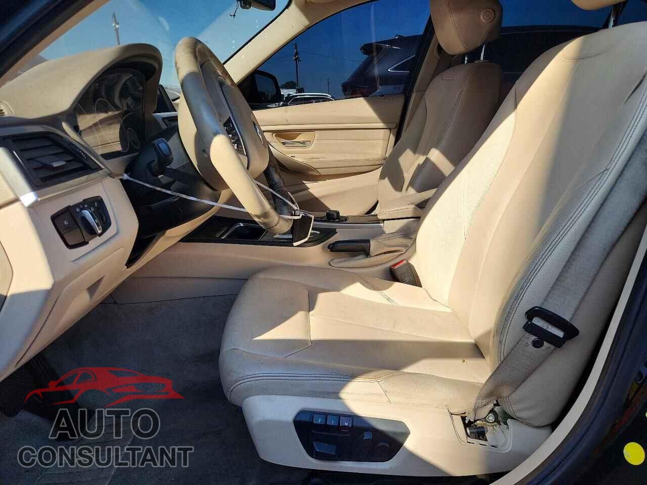 BMW 3 SERIES 2012 - WBA3C1C59CF431372