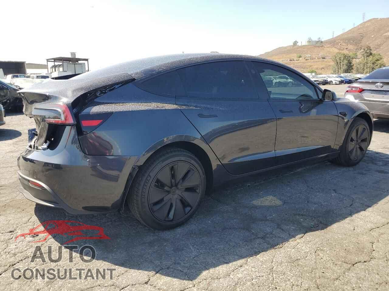TESLA MODEL 3 2025 - 5YJ3E1EA3SF052829