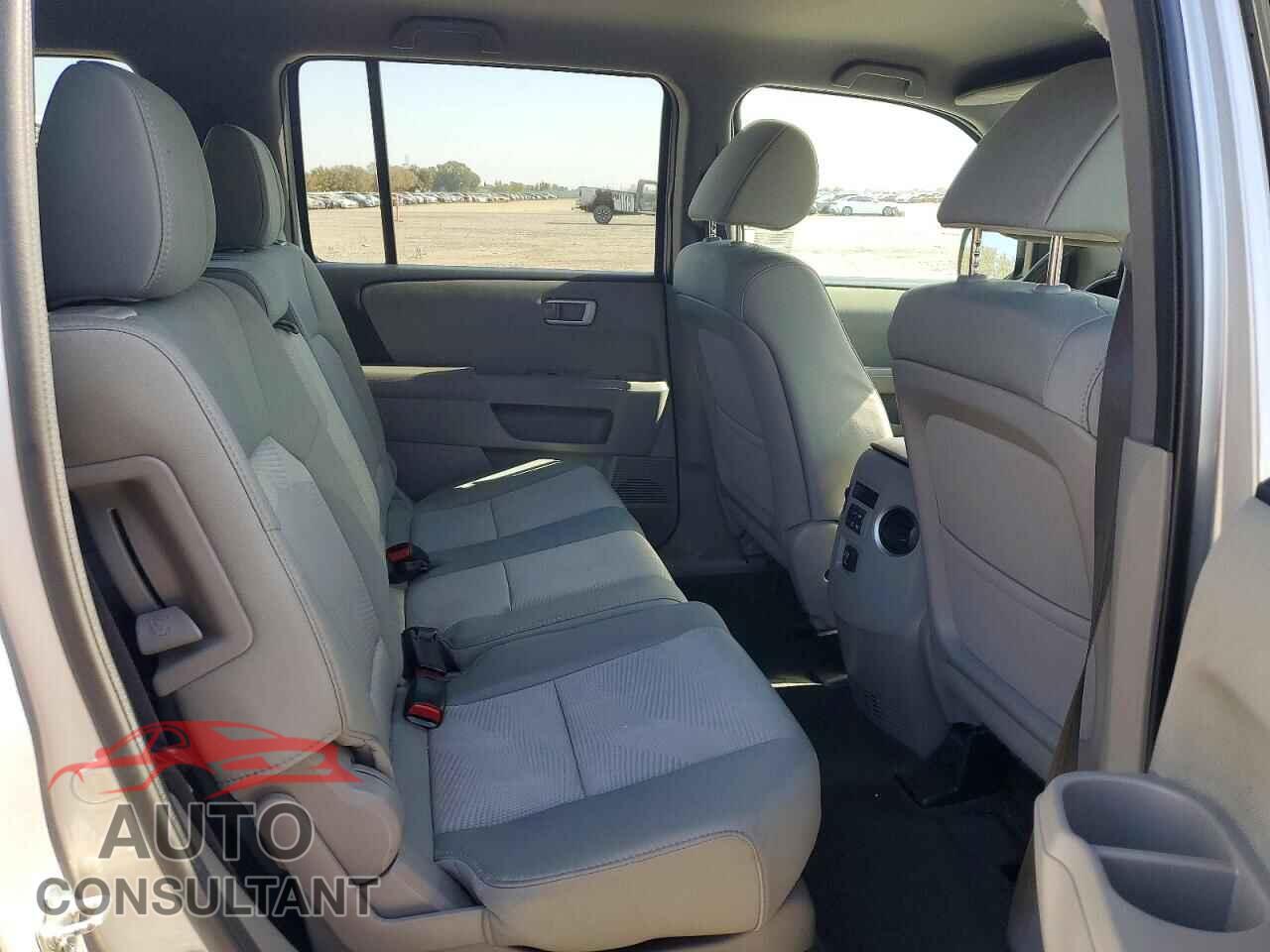 HONDA PILOT 2015 - 5FNYF4H22FB010148