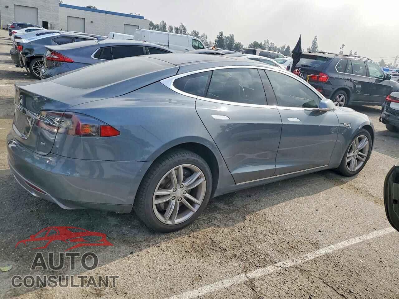 TESLA MODEL S 2013 - 5YJSA1DN5DFP04526