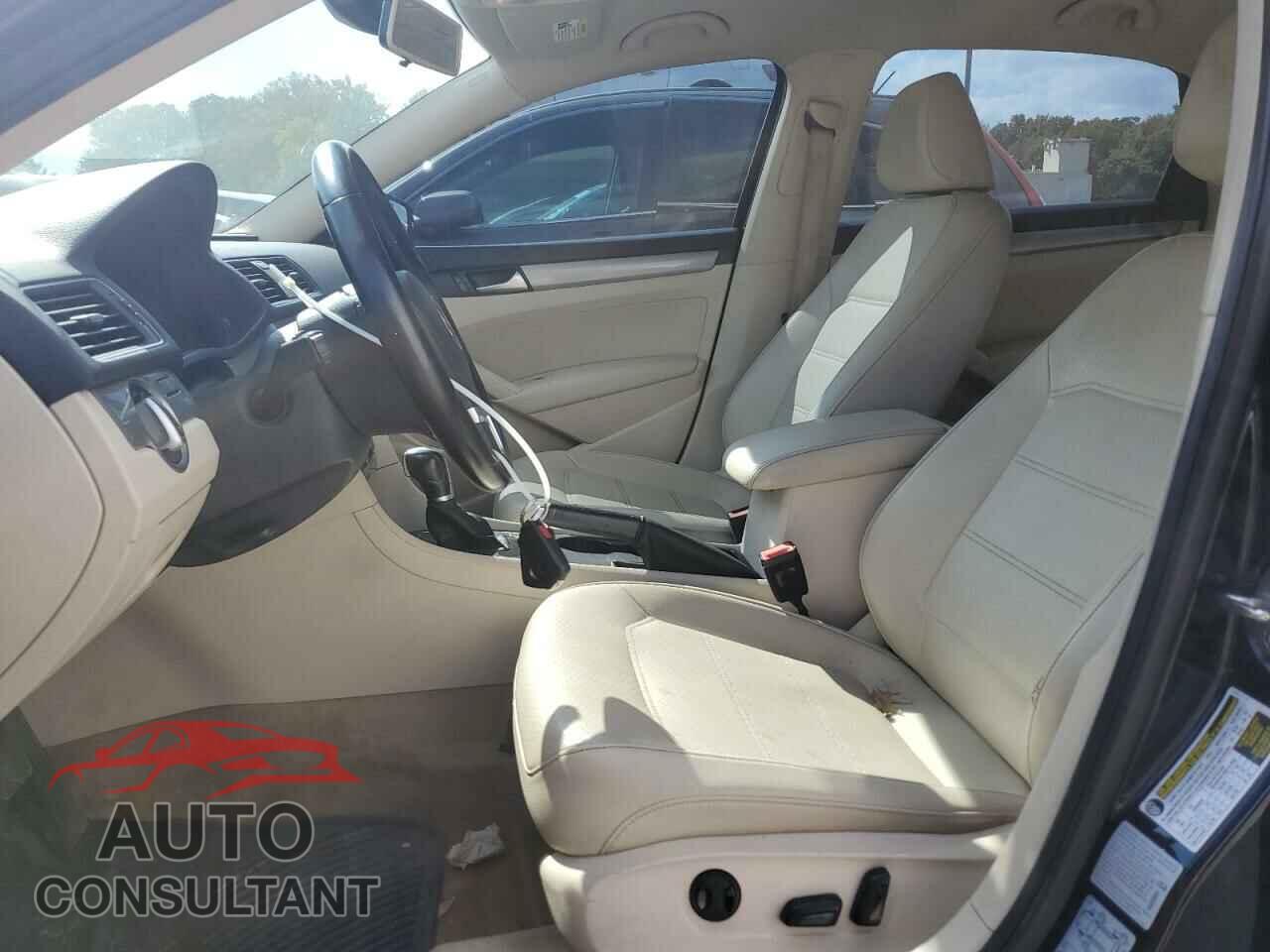 VOLKSWAGEN PASSAT 2015 - 1VWAT7A36FC118085