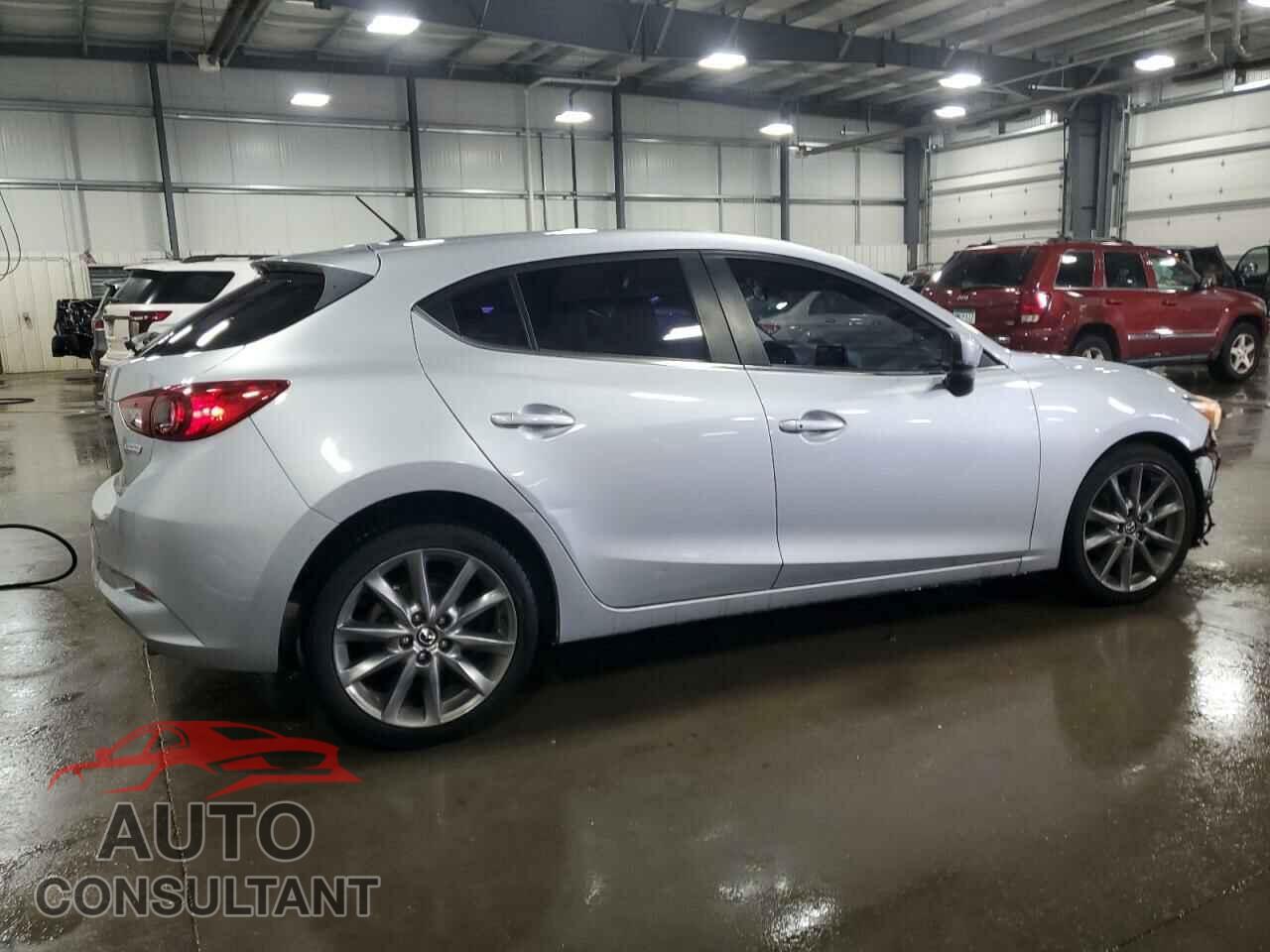 MAZDA 3 2018 - 3MZBN1L36JM181154