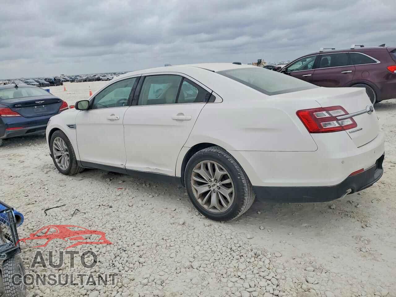 FORD TAURUS 2018 - 1FAHP2F82JG128293