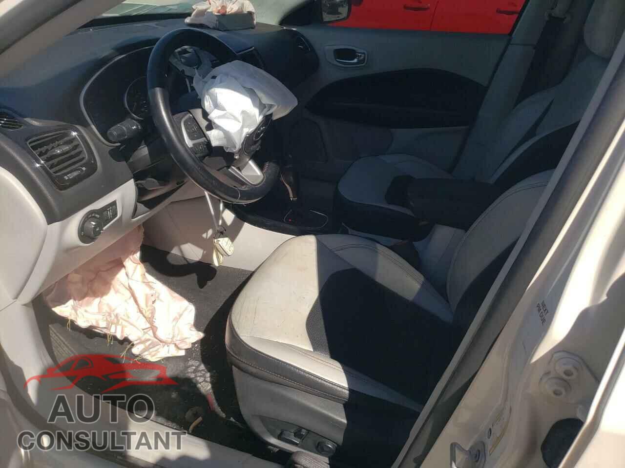 JEEP COMPASS 2020 - 3C4NJCCB2LT152385