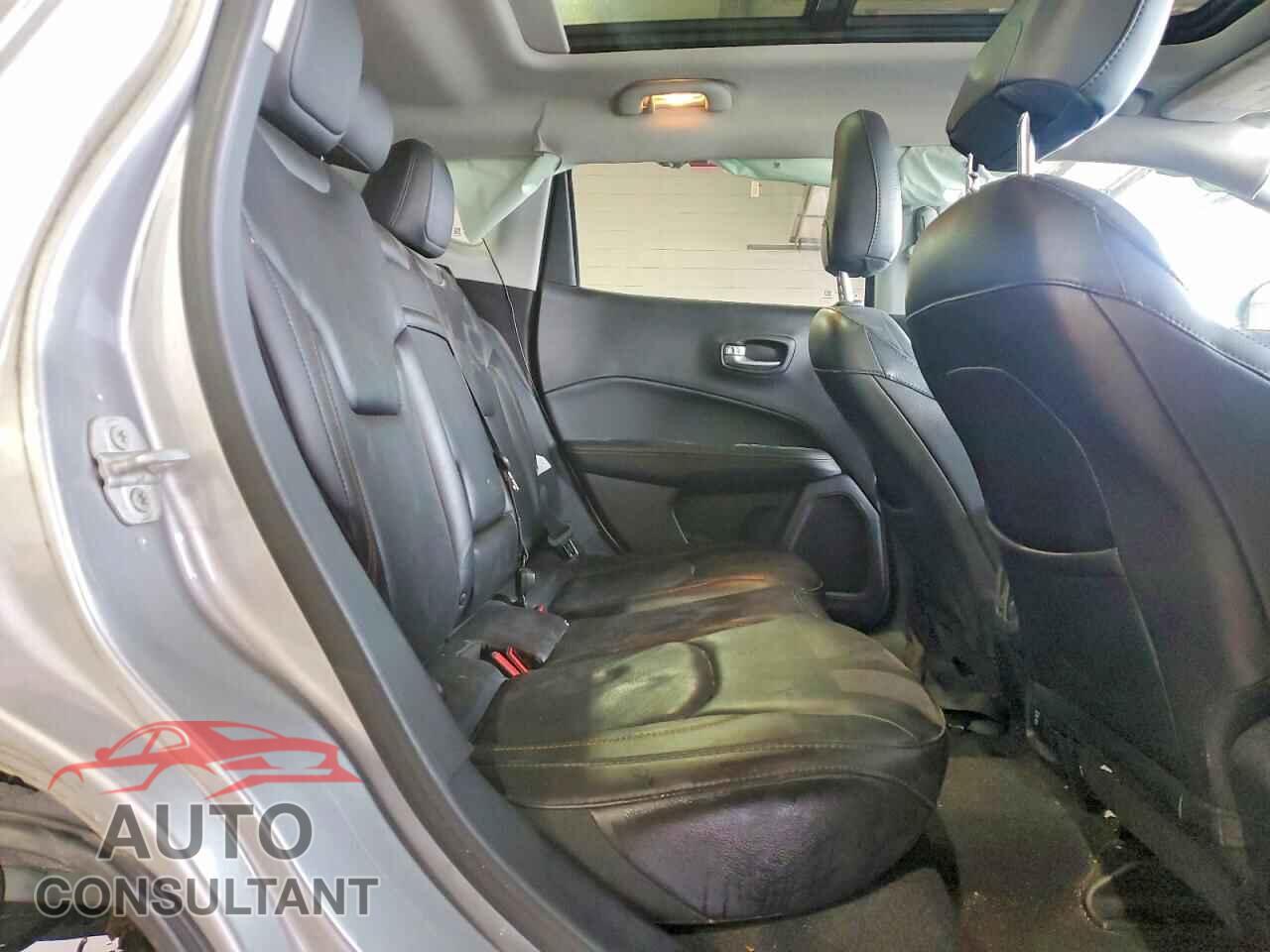 JEEP COMPASS 2018 - 3C4NJDCB0JT200310