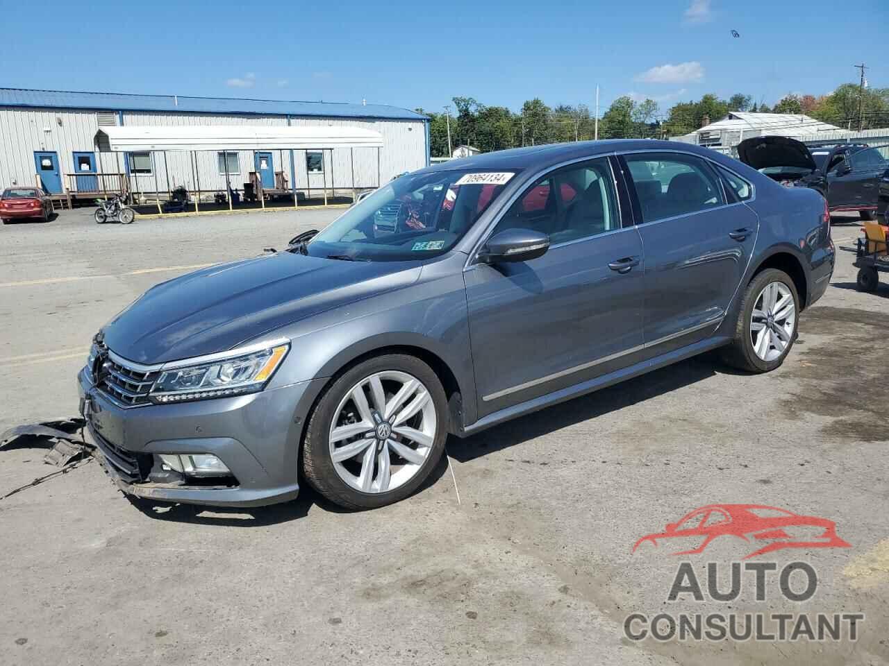 VOLKSWAGEN PASSAT 2017 - 1VWCT7A32HC068751