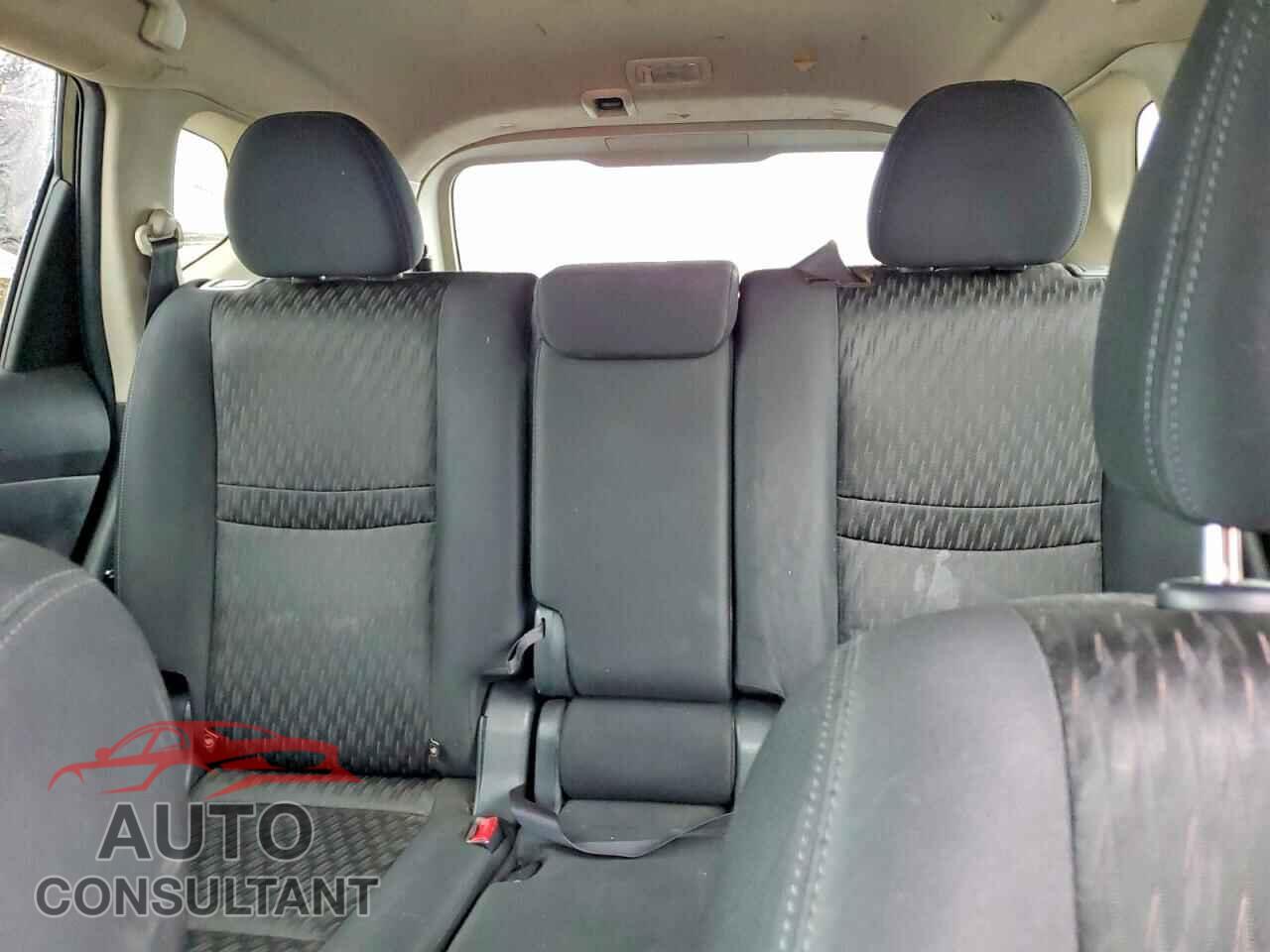NISSAN ROGUE 2017 - KNMAT2MV6HP565918