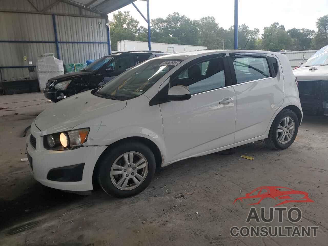 CHEVROLET SONIC 2015 - 1G1JC6SH1F4196106