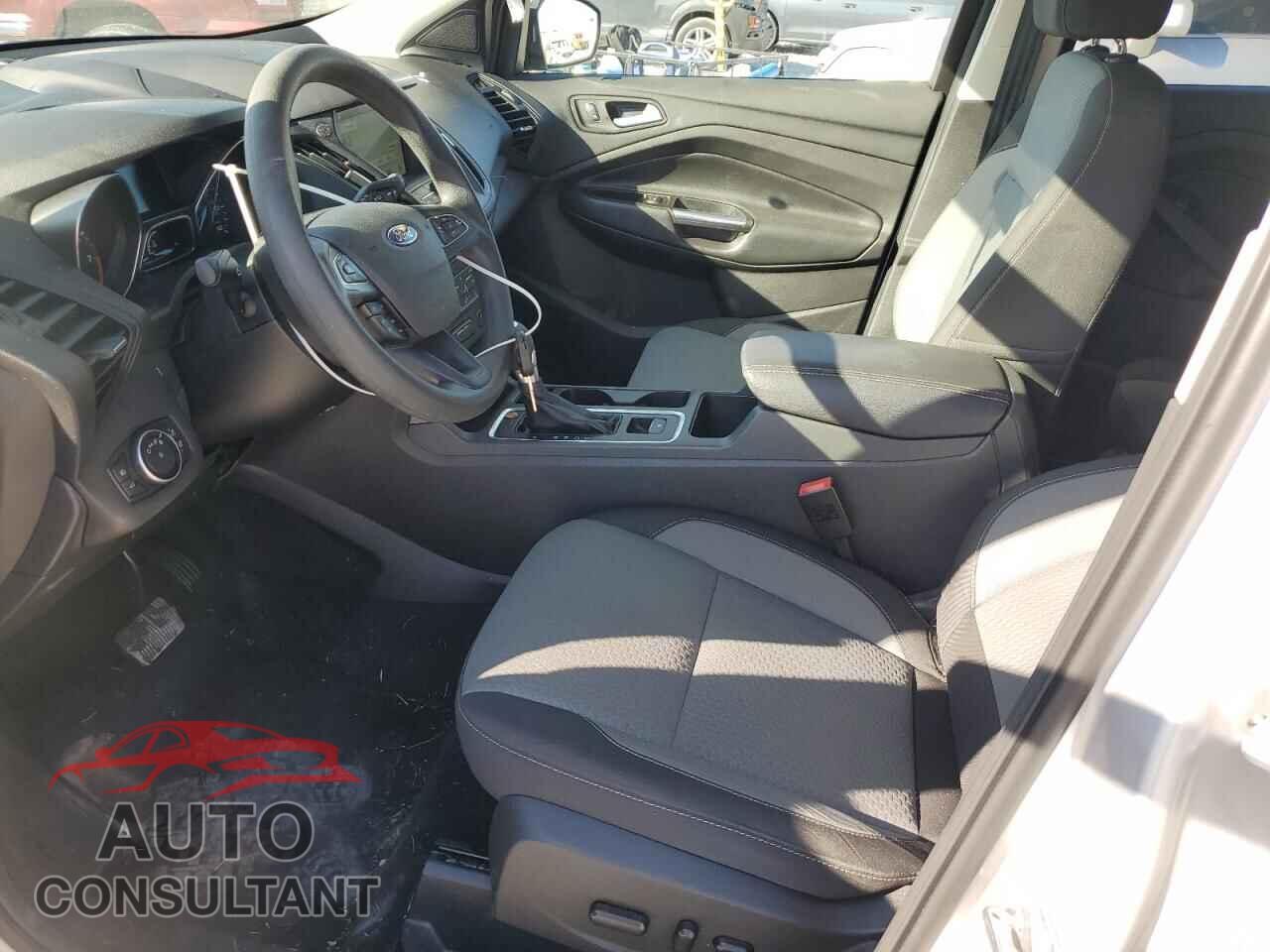 FORD ESCAPE 2017 - 1FMCU0G91HUB91577