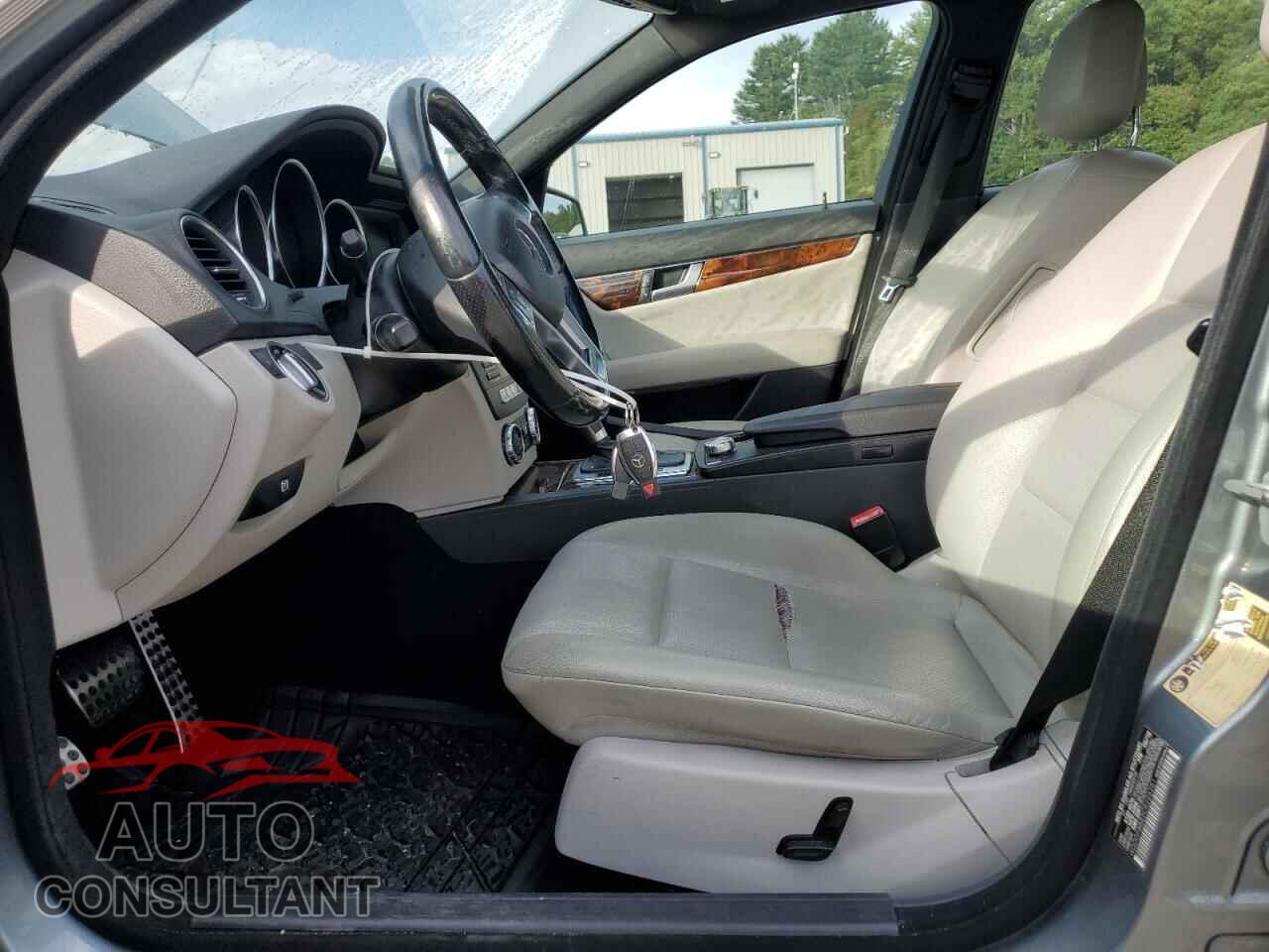 MERCEDES-BENZ C-CLASS 2012 - WDDGF8BB2CR226251