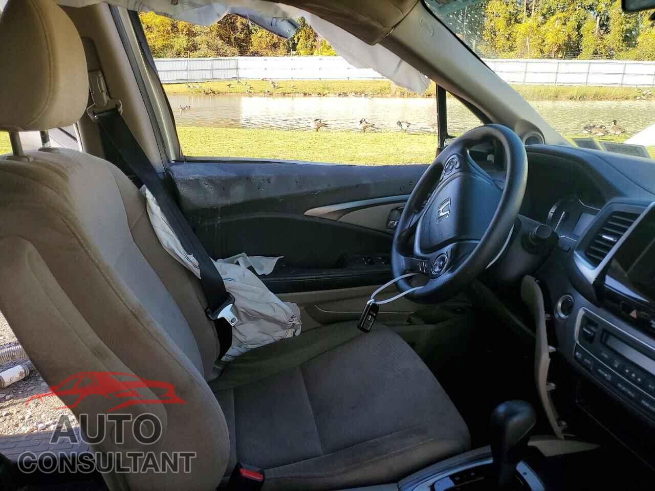 HONDA PILOT 2017 - 5FNYF6H33HB077896