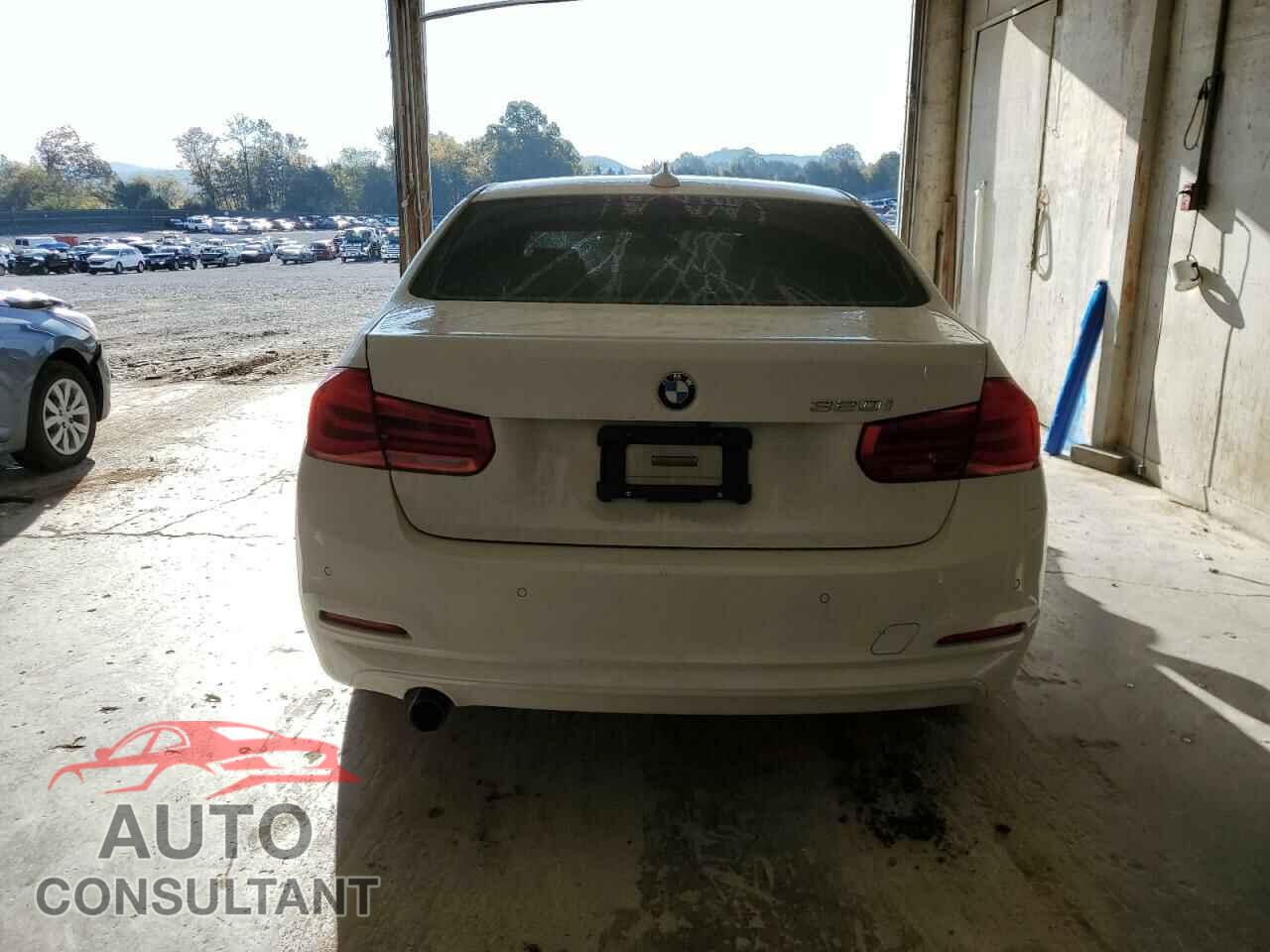 BMW 3 SERIES 2016 - WBA8E1G54GNU12024