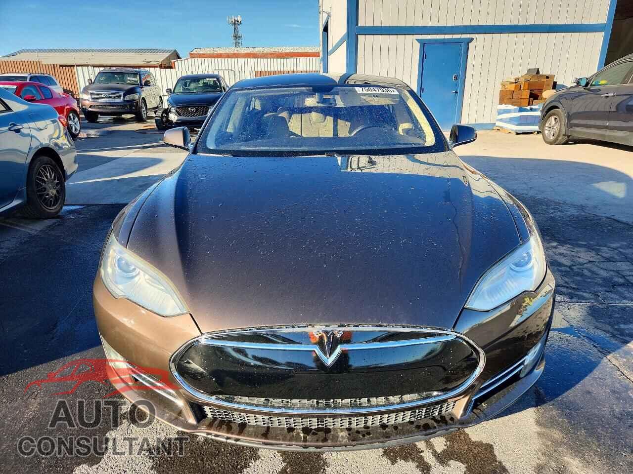 TESLA MODEL S 2013 - 5YJSA1CG2DFP17849