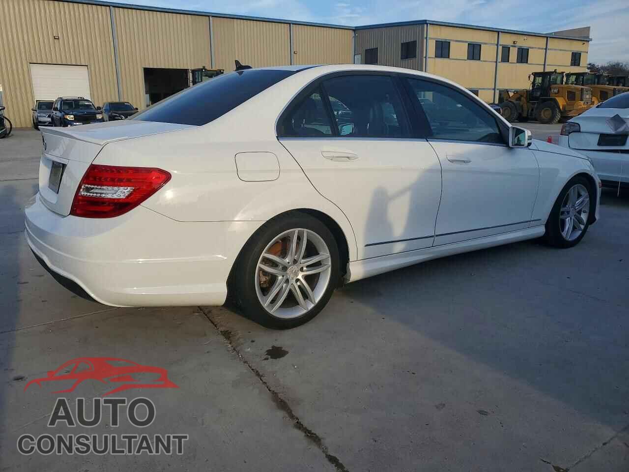 MERCEDES-BENZ C-CLASS 2013 - WDDGF4HB2DR268999