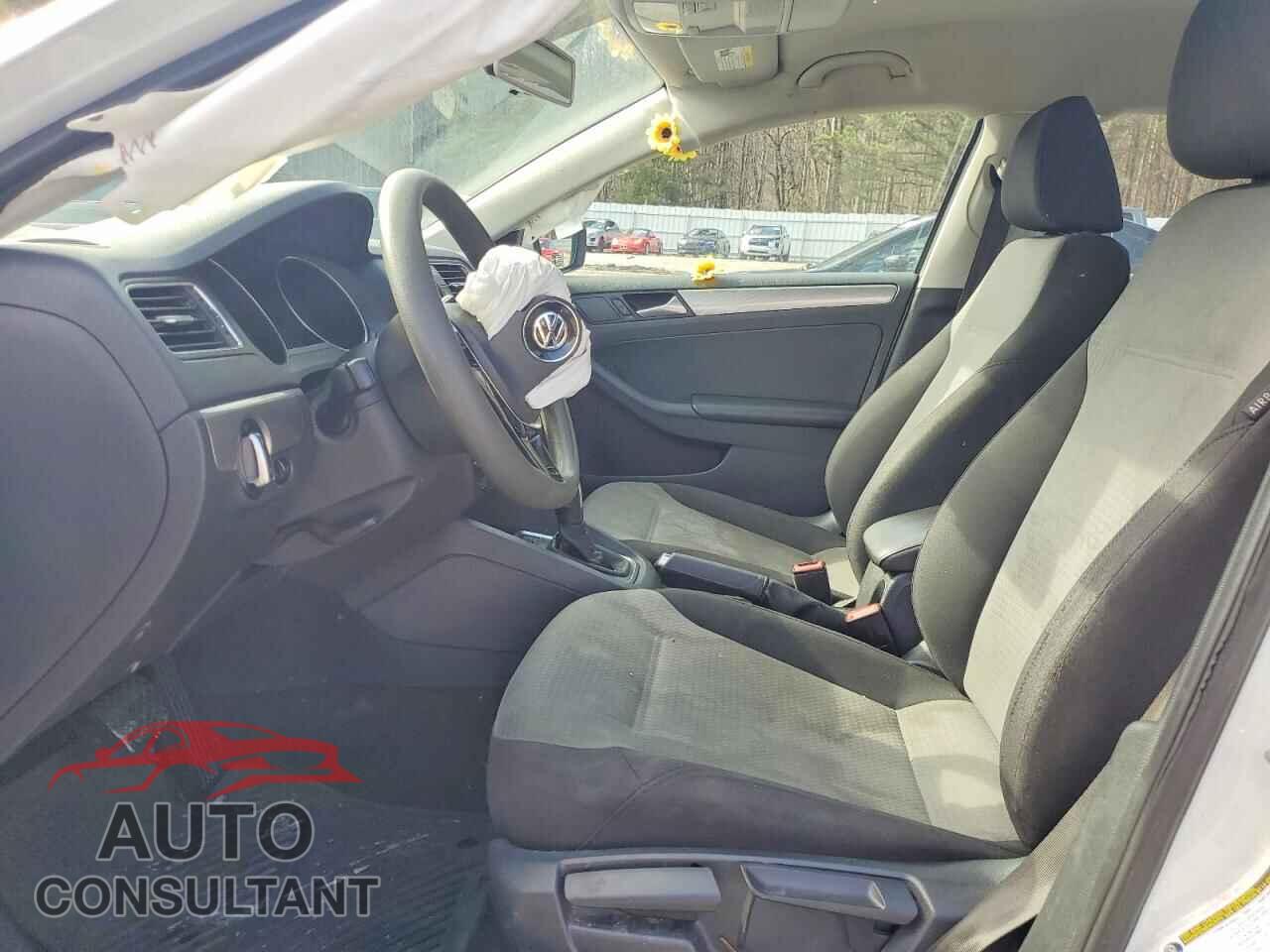 VOLKSWAGEN JETTA 2017 - 3VW2B7AJ9HM225641