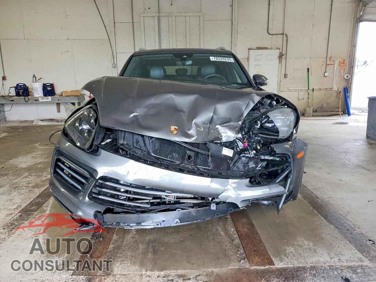 PORSCHE CAYENNE 2019 - WP1AA2AY5KDA17372
