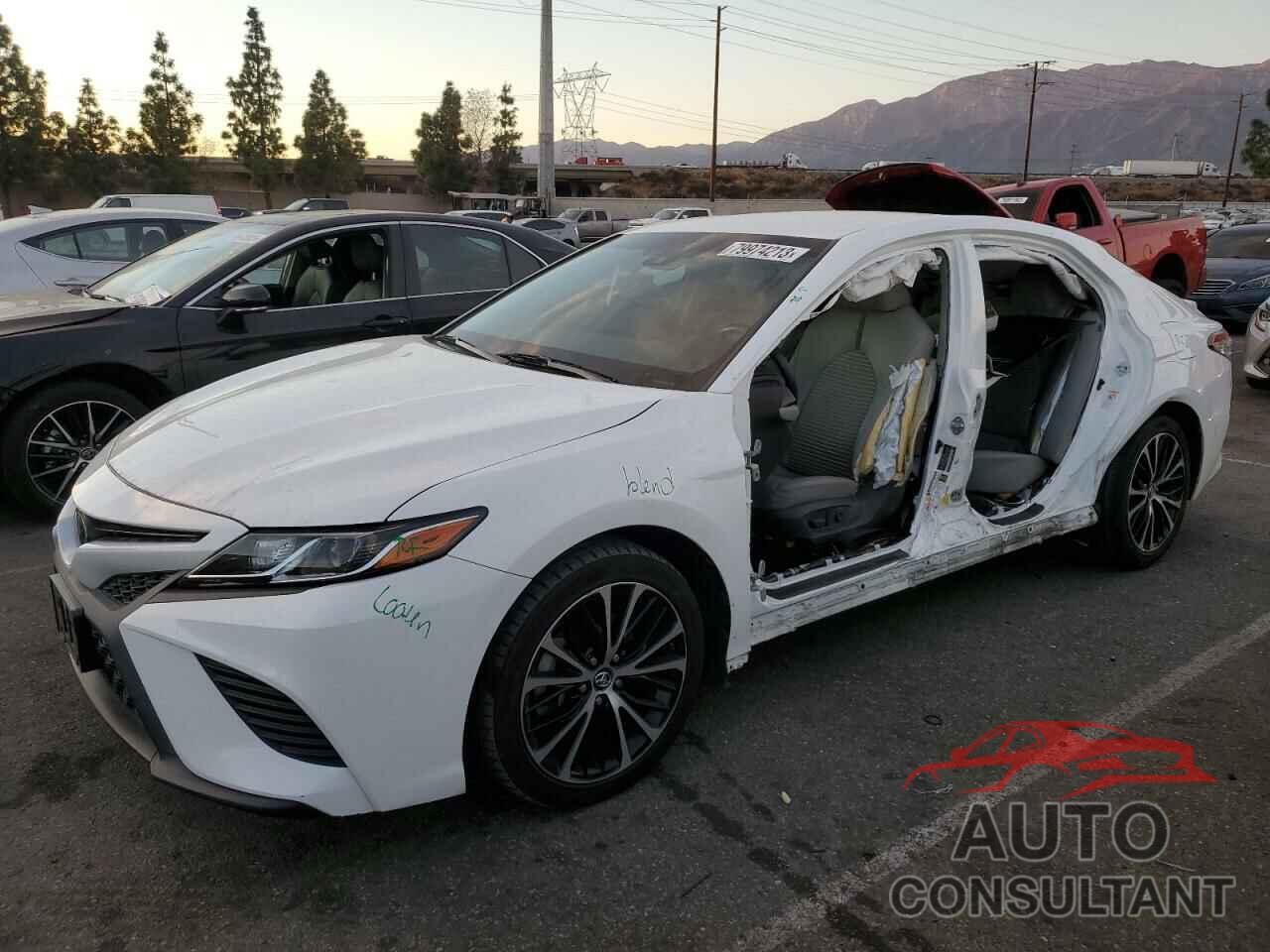 TOYOTA CAMRY 2018 - 4T1B11HK9JU064755