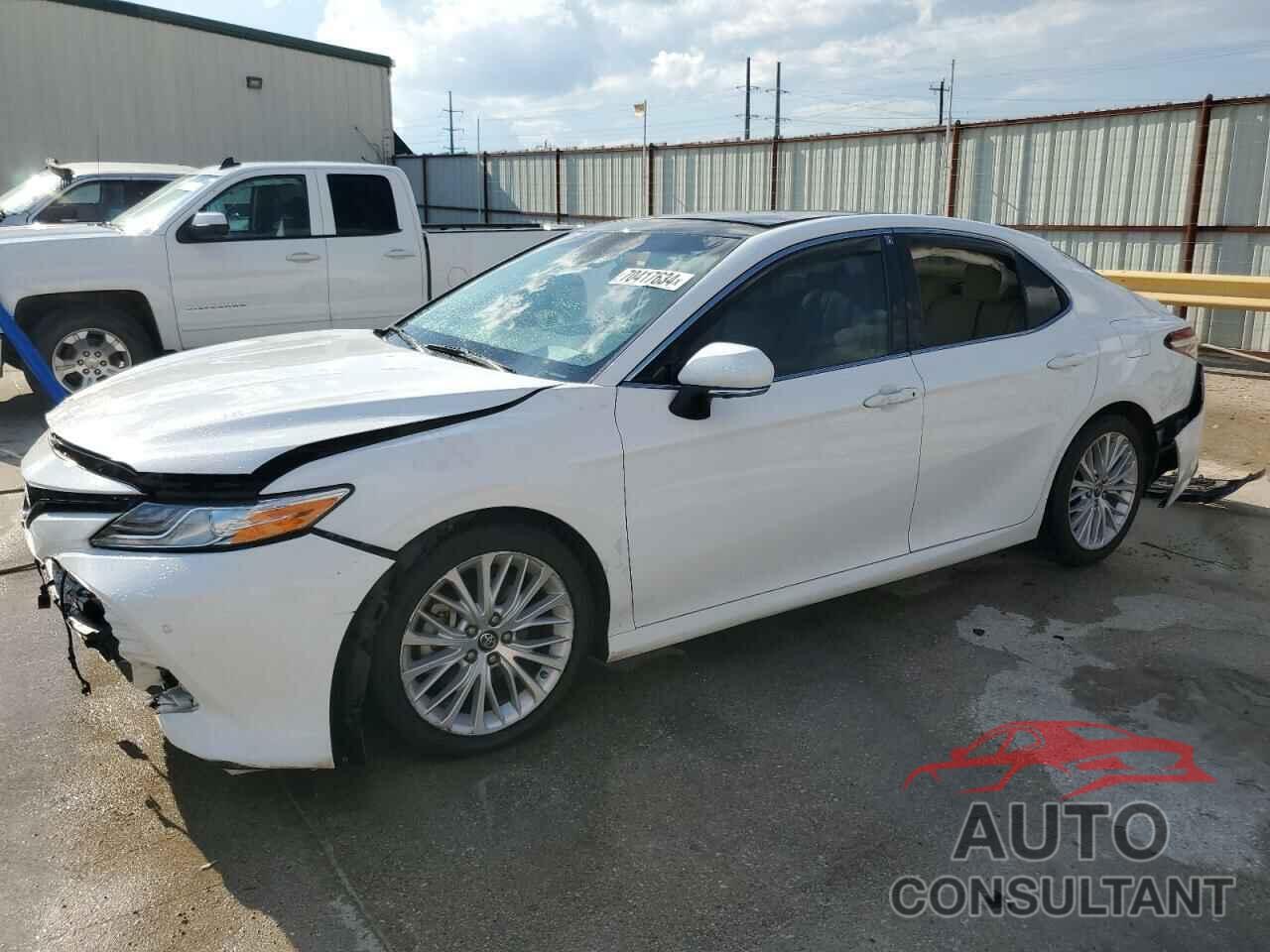 TOYOTA CAMRY 2018 - 4T1B11HK2JU059381