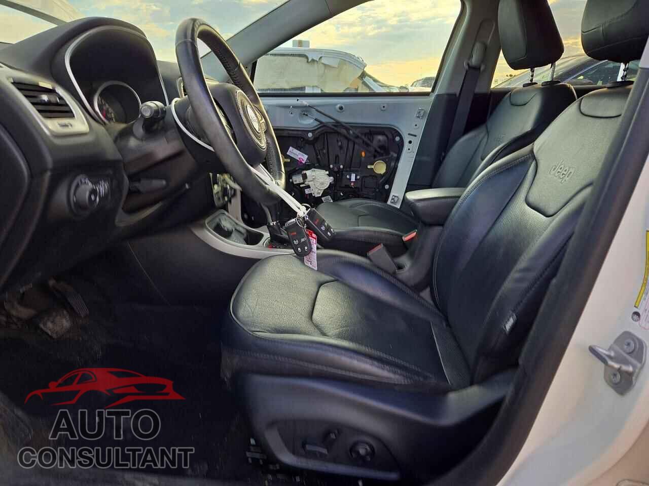 JEEP COMPASS 2019 - 3C4NJDCB8KT669999