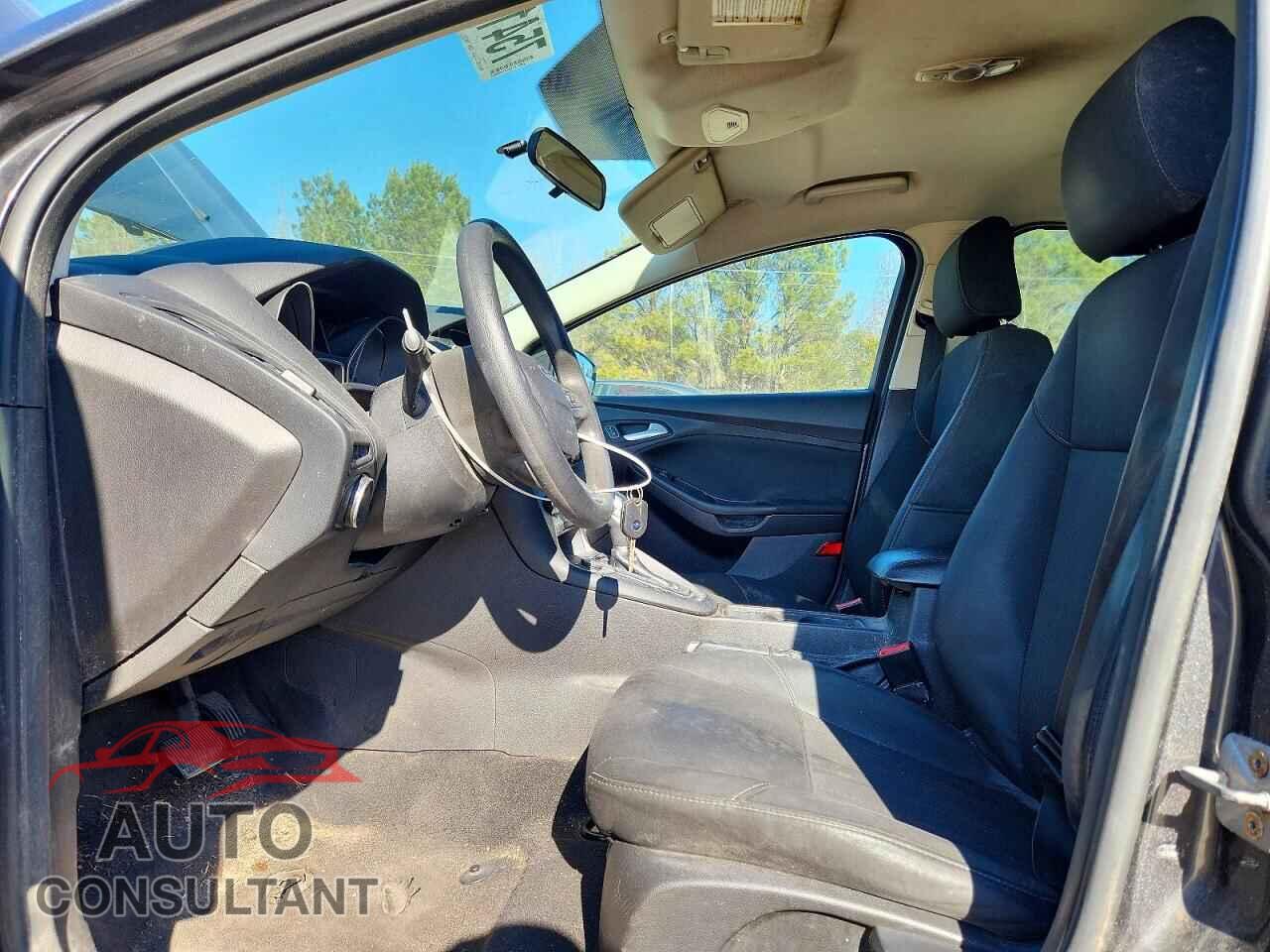 FORD FOCUS 2017 - 1FADP3K22HL208877