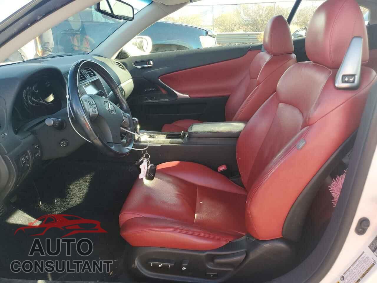 LEXUS IS 2014 - JTHFF2C24E2531732