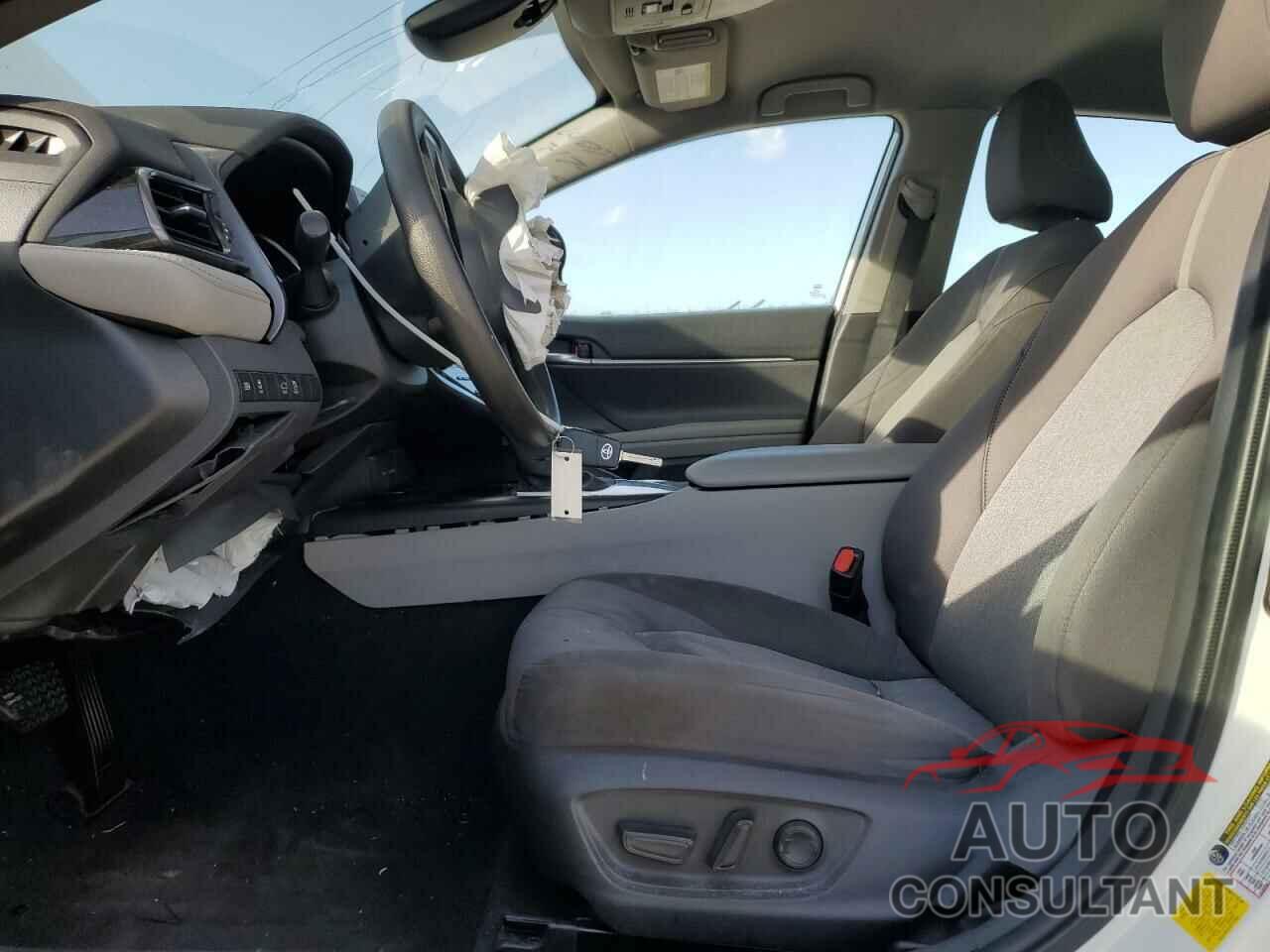 TOYOTA CAMRY 2022 - 4T1C11AK4NU648744