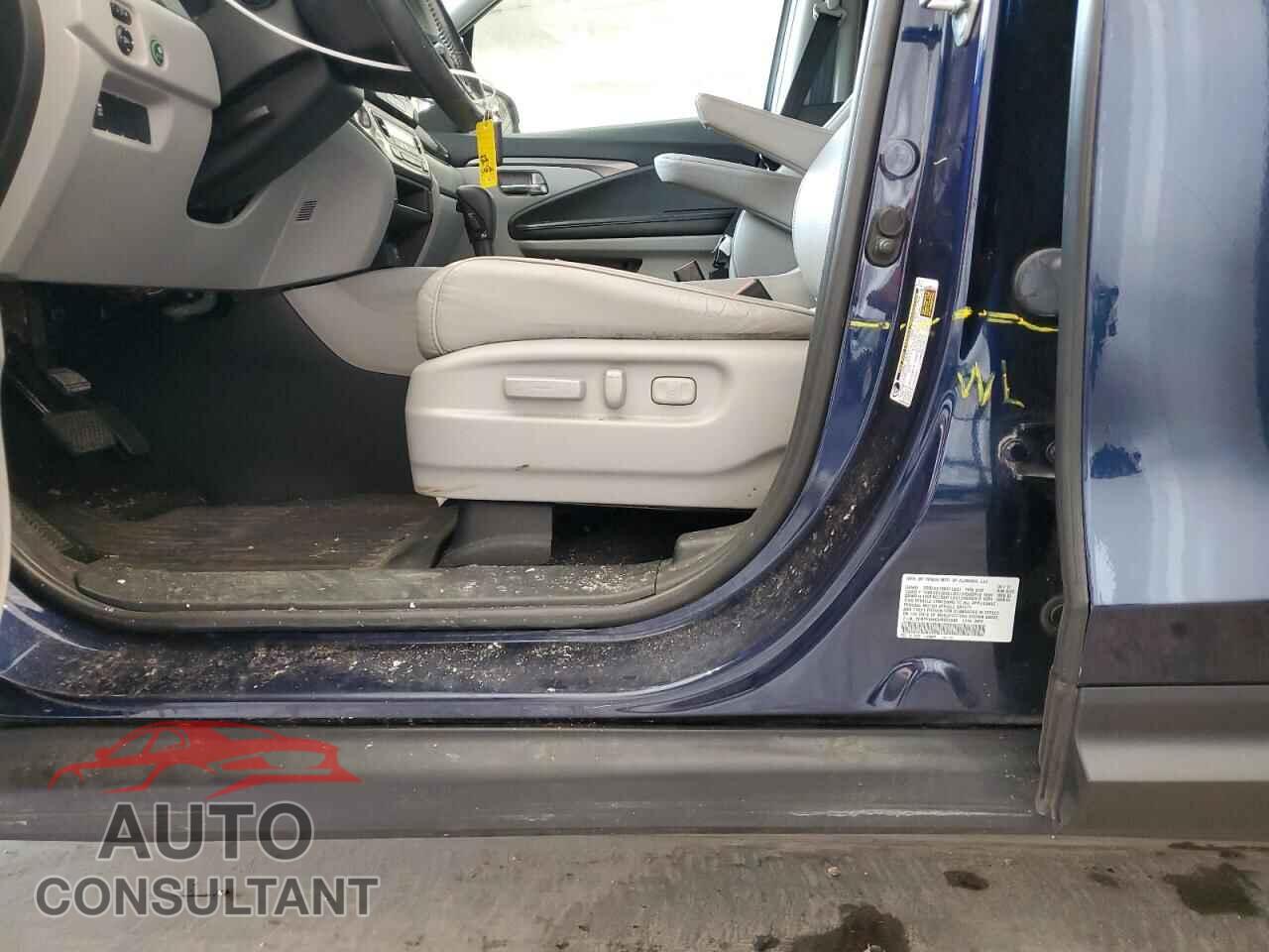 HONDA PILOT 2017 - 5FNYF6H53HB025590