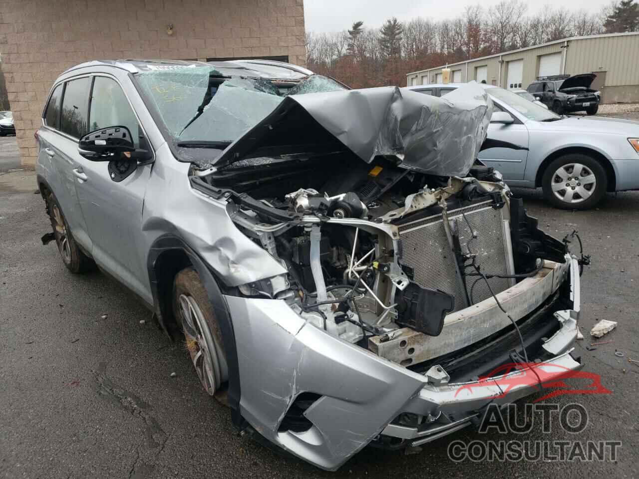 TOYOTA HIGHLANDER 2019 - 5TDJZRFH0KS574349