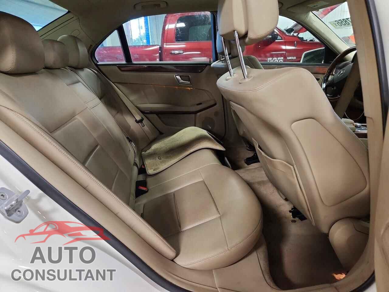 MERCEDES-BENZ E-CLASS 2012 - WDDHF5KB2CA528141