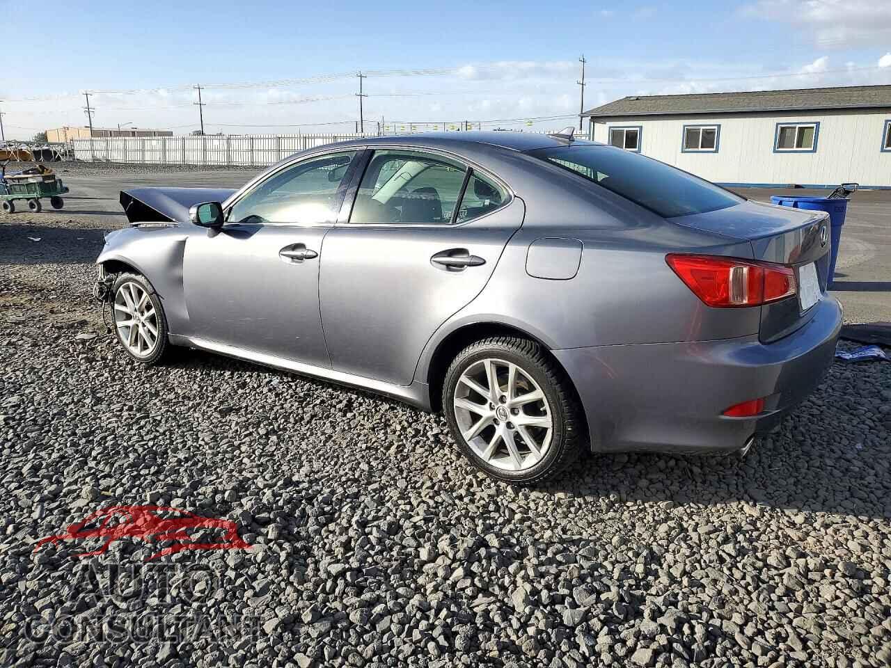 LEXUS IS 2013 - JTHCF5C26D5061883