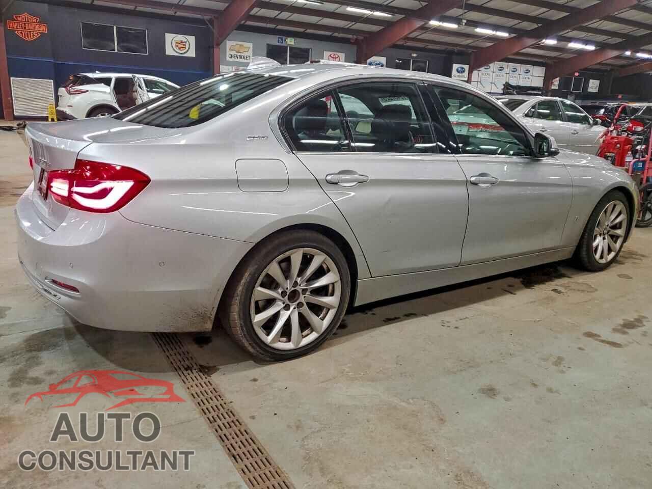 BMW 3 SERIES 2017 - WBA8E1C36HK895488