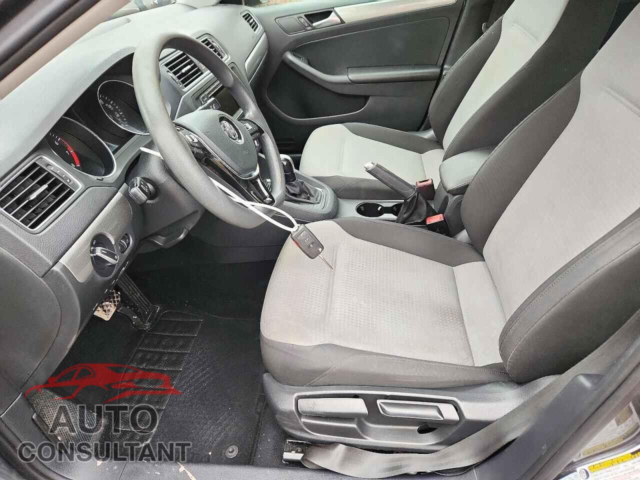 VOLKSWAGEN JETTA 2018 - 3VW2B7AJ9JM232062
