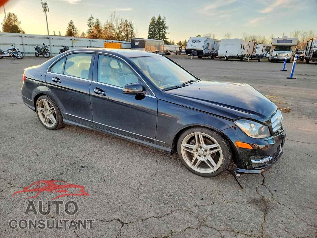 MERCEDES-BENZ C-CLASS 2013 - WDDGF4HB5DR262873