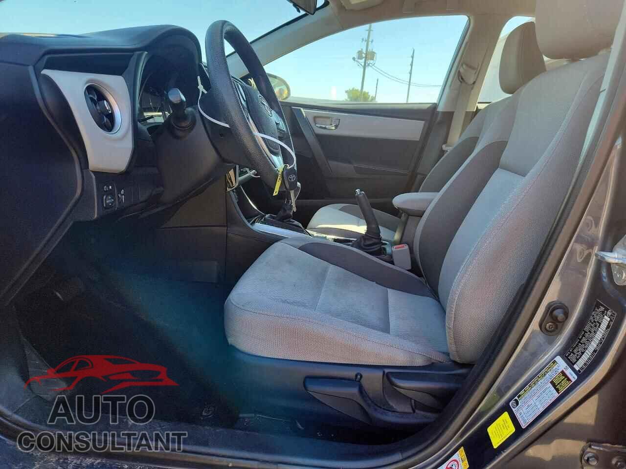 TOYOTA COROLLA 2017 - 2T1BURHEXHC841522