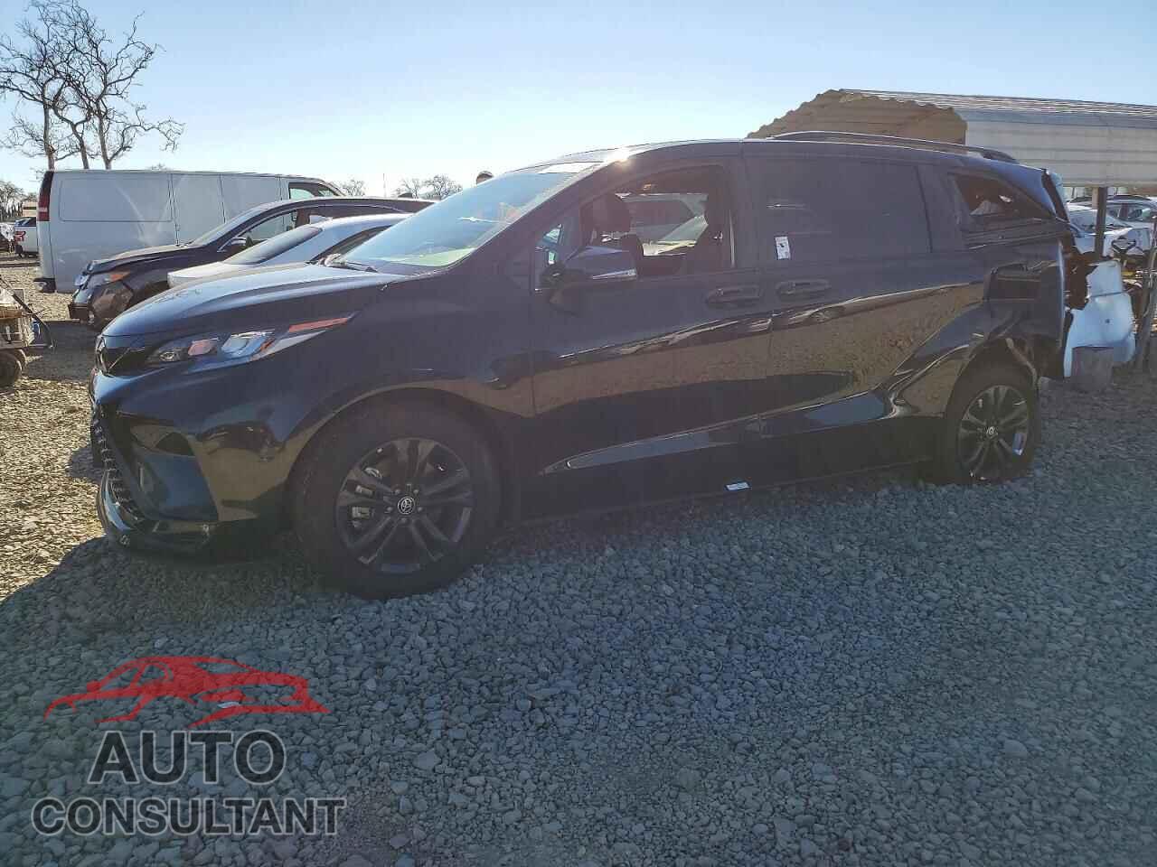 TOYOTA SIENNA 2025 - 5TDCSKFC5SS180774