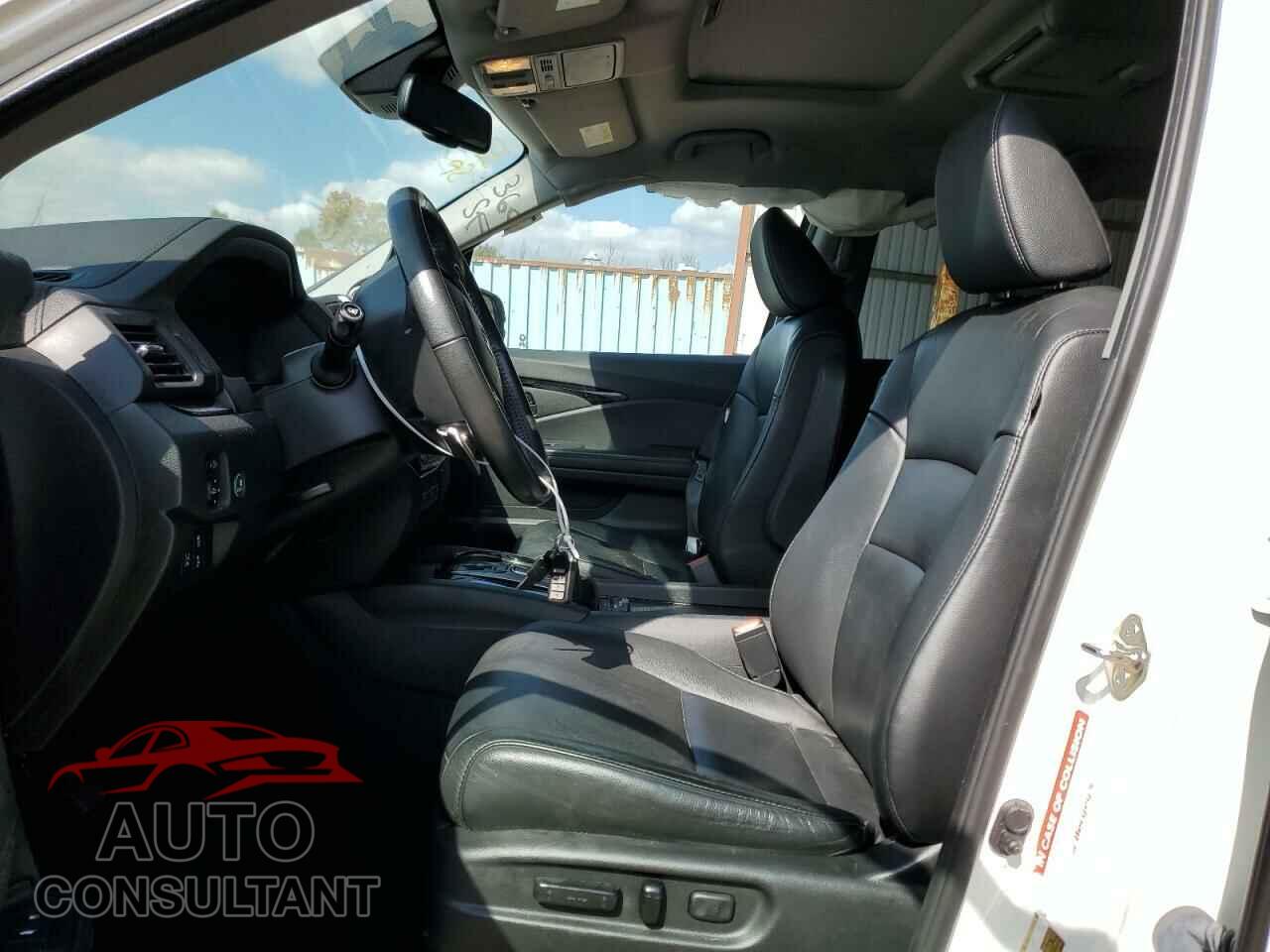 HONDA PILOT 2017 - 5FNYF6H94HB005674