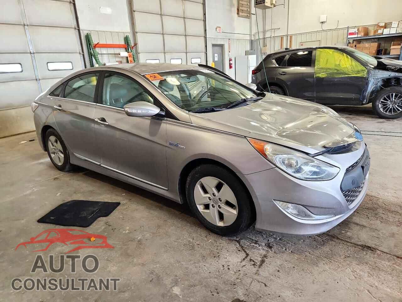 HYUNDAI SONATA 2012 - KMHEC4A48CA036180
