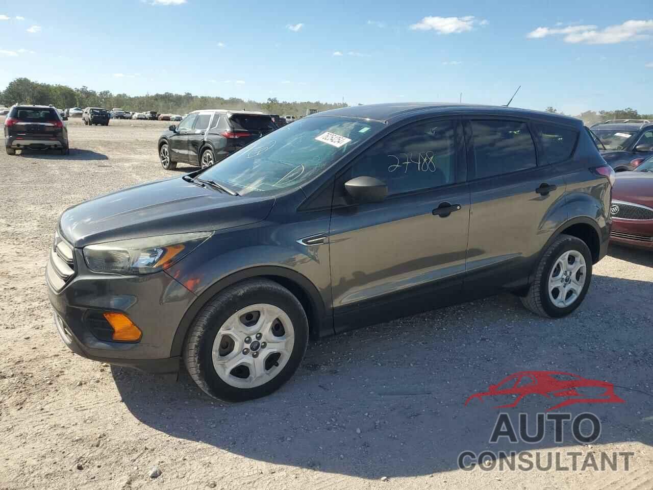 FORD ESCAPE 2018 - 1FMCU0F7XJUA88826