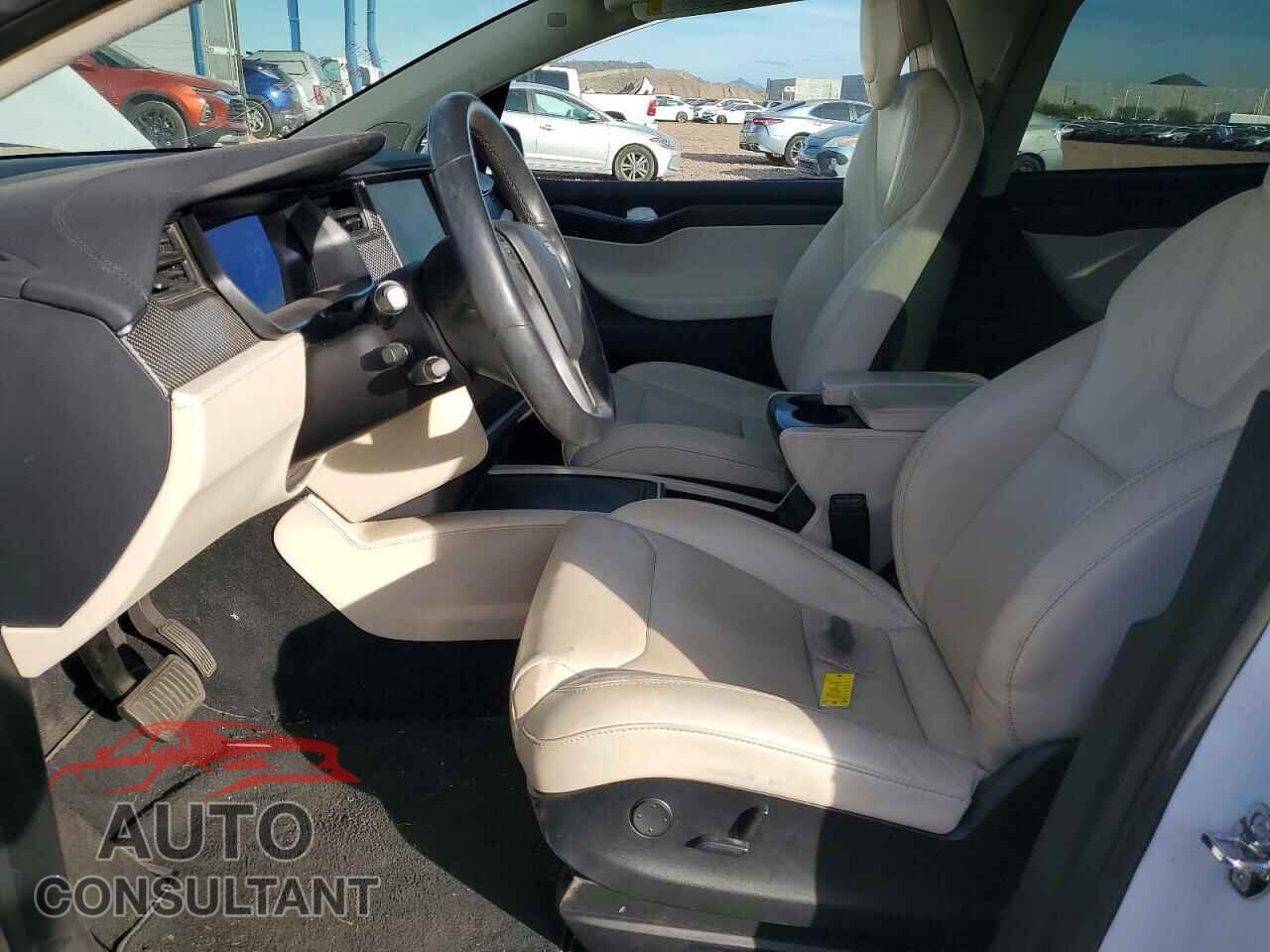 TESLA MODEL X 2018 - 5YJXCAE27JF115638