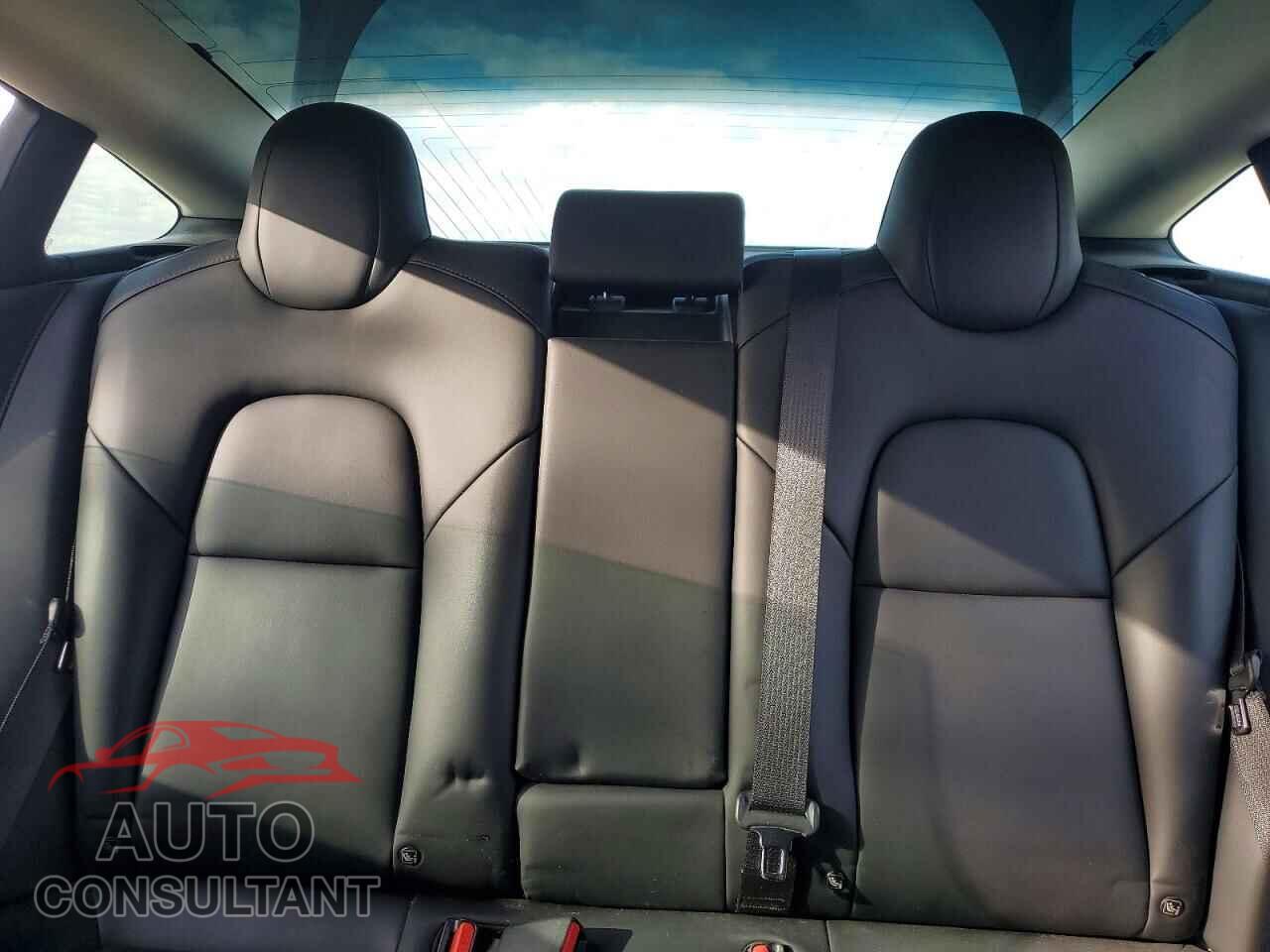 TESLA MODEL 3 2019 - 5YJ3E1EAXKF400142